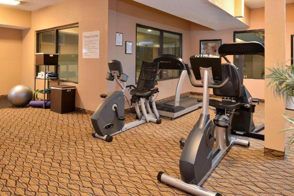 Quality Inn & Suites Джефферсон-Сити Экстерьер фото