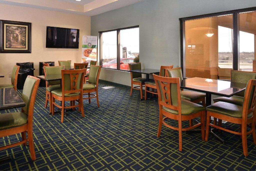 Quality Inn & Suites Джефферсон-Сити Экстерьер фото