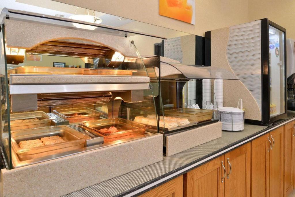 Quality Inn & Suites Джефферсон-Сити Экстерьер фото