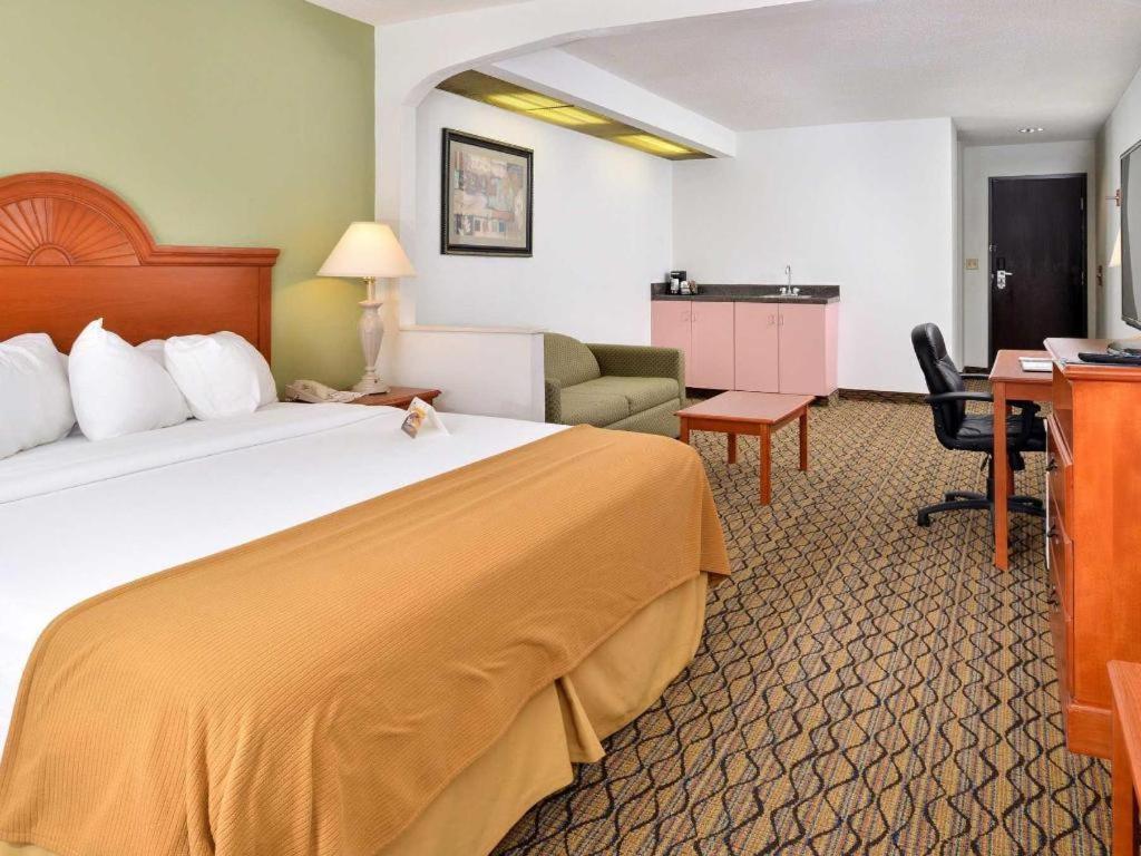 Quality Inn & Suites Джефферсон-Сити Экстерьер фото
