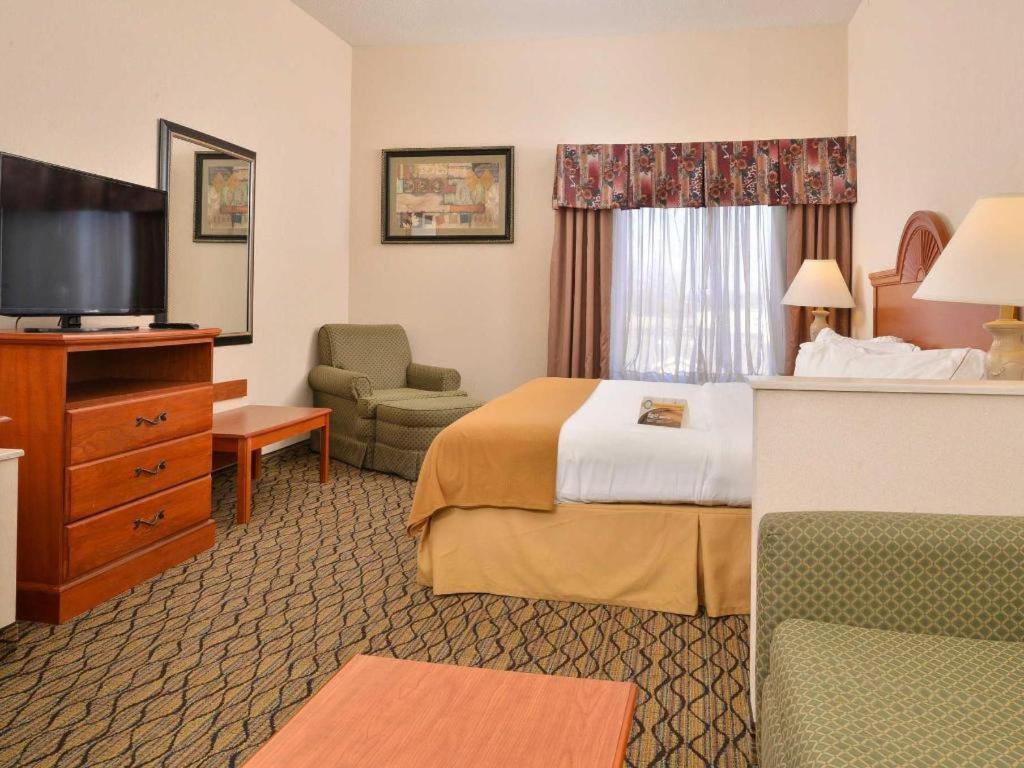 Quality Inn & Suites Джефферсон-Сити Экстерьер фото
