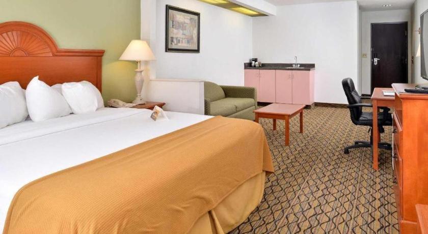 Quality Inn & Suites Джефферсон-Сити Экстерьер фото