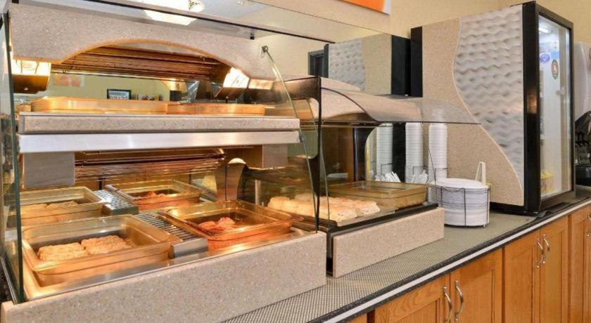 Quality Inn & Suites Джефферсон-Сити Экстерьер фото