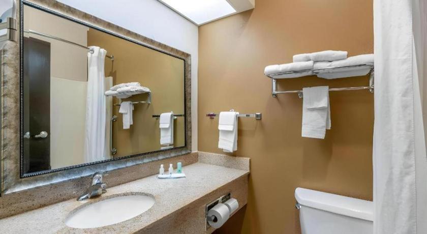Quality Inn & Suites Джефферсон-Сити Экстерьер фото