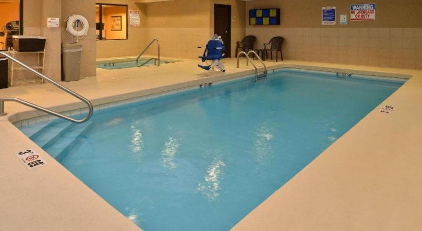 Quality Inn & Suites Джефферсон-Сити Экстерьер фото